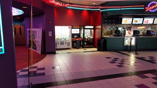 Movie Theater «Regal Cinemas Round Lake Beach 18», reviews and photos, 550 E Rollins Rd, Round Lake Beach, IL 60073, USA