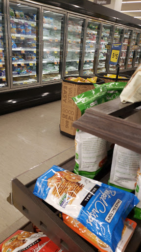 Grocery Store «Food Lion», reviews and photos, 5209 Plaza Dr, Hopewell, VA 23860, USA