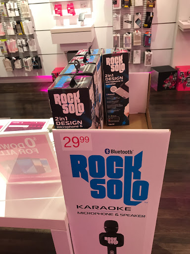 Cell Phone Store «T-Mobile», reviews and photos, 35020 Newark Blvd, Newark, CA 94560, USA