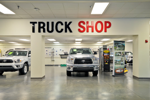 Toyota Dealer «Kings Toyota - New Cars, Indoor Showroom», reviews and photos, 4700 Fields Ertel Rd, Cincinnati, OH 45249, USA