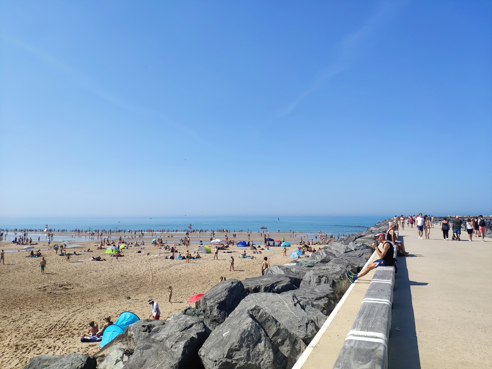 Oostende Beach'in fotoğrafı - rahatlamayı sevenler arasında popüler bir yer