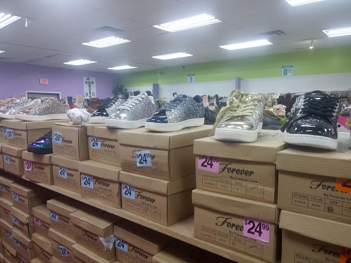 Shopping Mall «Northern Lights Shopping Center», reviews and photos, 3349-3561 Cleveland Ave, Columbus, OH 43224, USA