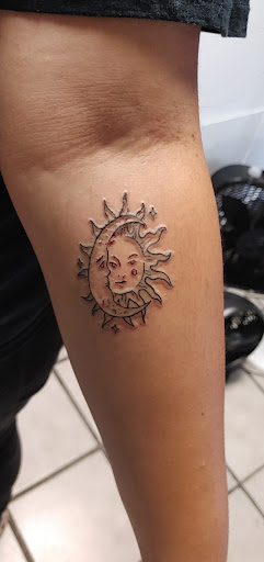 Tattoo Shop «Earthborn Studios», reviews and photos, 1359 Washington Ave, Evansville, IN 47714, USA