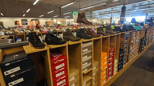Shoe Store «DSW Designer Shoe Warehouse», reviews and photos, 11500 Burleigh St., Wauwatosa, WI 53222, USA