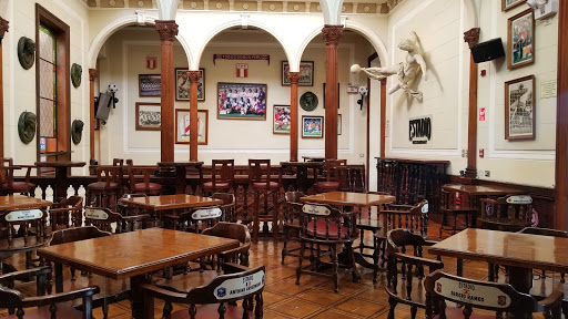 Estadio F. C., Restaurant - Bar