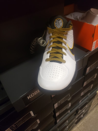 Sporting Goods Store «Nike Factory Store», reviews and photos, 3000 Grapevine Mills Pkwy #611, Grapevine, TX 76051, USA