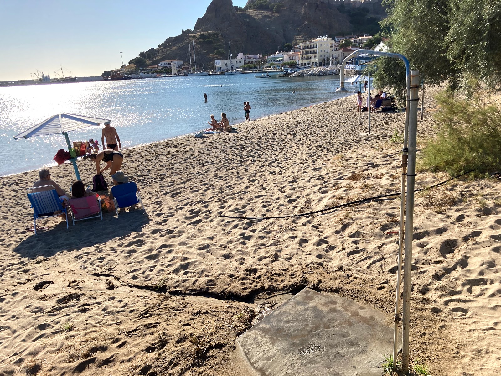 Foto af Maditos beach og dens smukke landskab