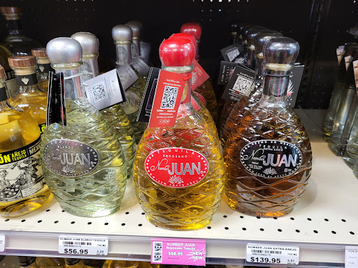 Liquor Store «Hillsboro Liquor Store», reviews and photos, 2055 SE Tualatin Valley Hwy #14, Hillsboro, OR 97123, USA