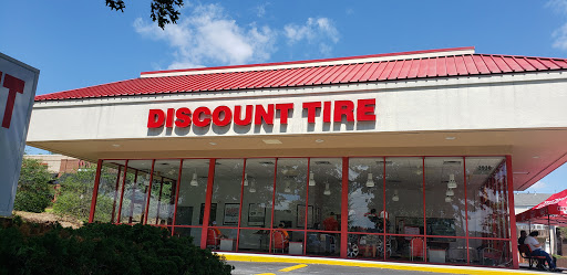 Tire Shop «Discount Tire Store - Kennesaw, GA», reviews and photos, 2930 George Busbee Pkwy NW, Kennesaw, GA 30144, USA