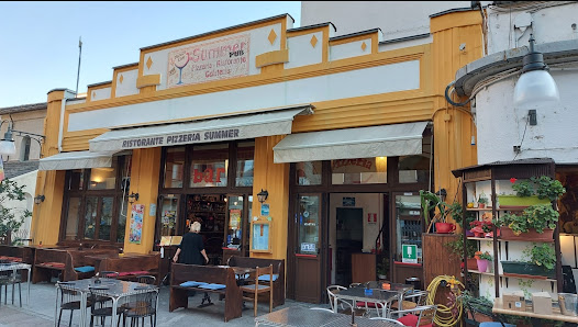Summer Pub Via Emilio Chanoux, 18, 11027 Saint-Vincent AO, Italia