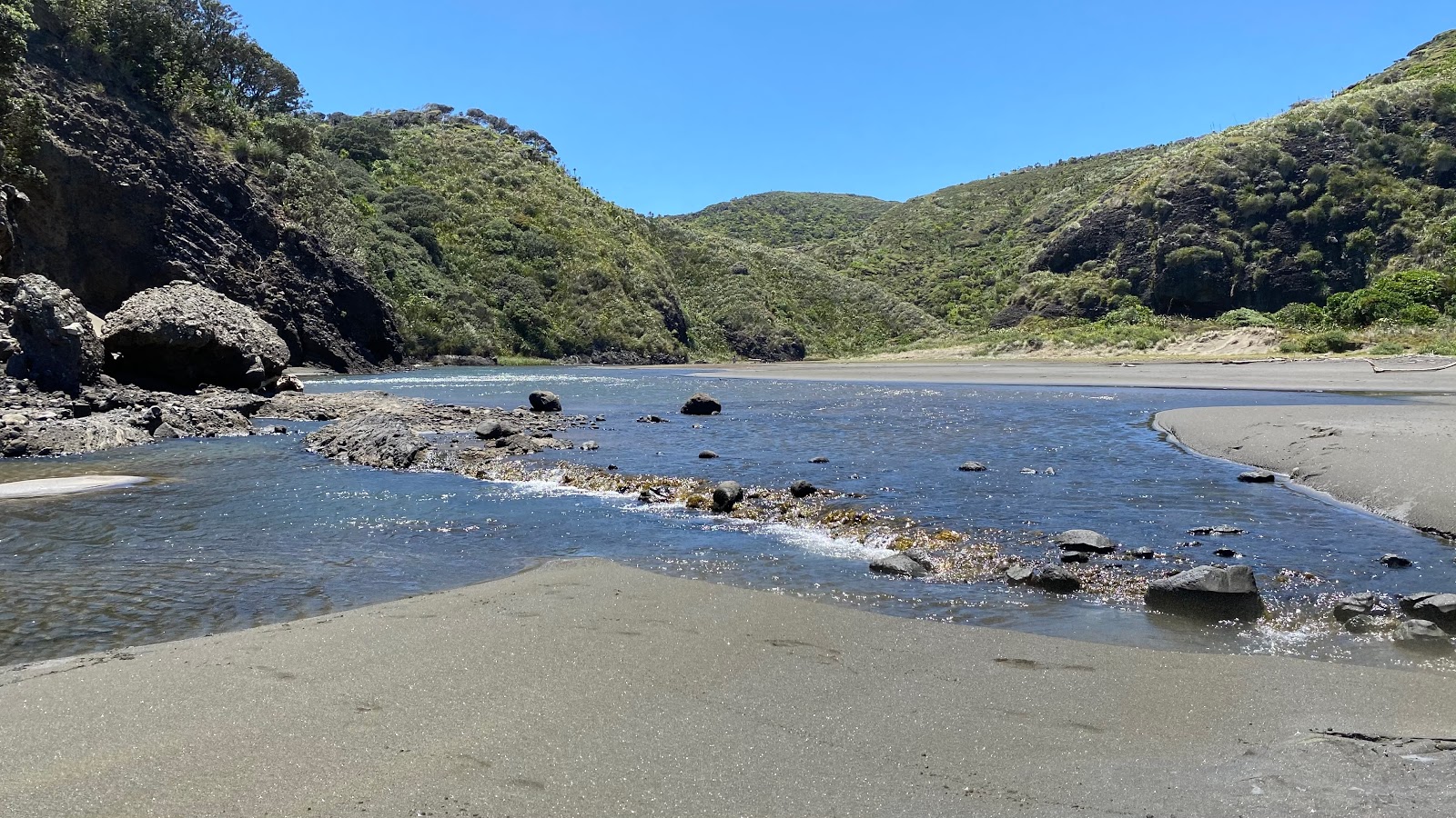 Photo de Anawhata Beach avec un niveau de propreté de très propre
