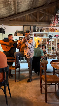 Atmosphère du Restaurant de poisson Le Bistrot des Pêcheurs à Aigues-Mortes - n°4