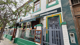 Molly's Irish Bar & Restaurant