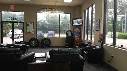 Tire Shop «Gateway Tire & Service Center», reviews and photos, 2590 S Church St, Murfreesboro, TN 37127, USA