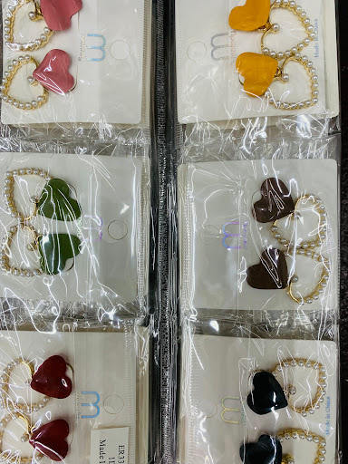 Beauty Supply Store «US Hair & Beauty Supply & Wig», reviews and photos, 3670 E Main St, Columbus, OH 43213, USA