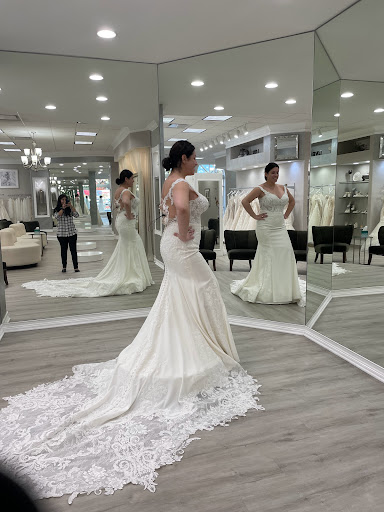 Bridal Shop «Bella Bianca Bridal», reviews and photos, 17W527 E Roosevelt Rd, Oakbrook Terrace, IL 60181, USA