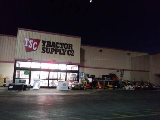 Home Improvement Store «Tractor Supply Co.», reviews and photos, 1905 N Jackson St, Tullahoma, TN 37388, USA