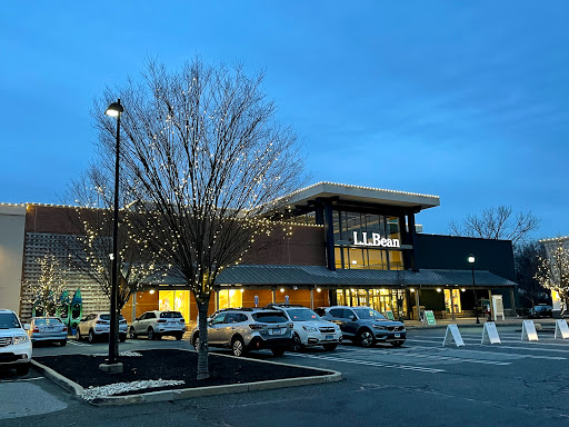 Shopping Mall «The Promenade Shops at Evergreen Walk», reviews and photos, 501 Evergreen Way #503, South Windsor, CT 06074, USA