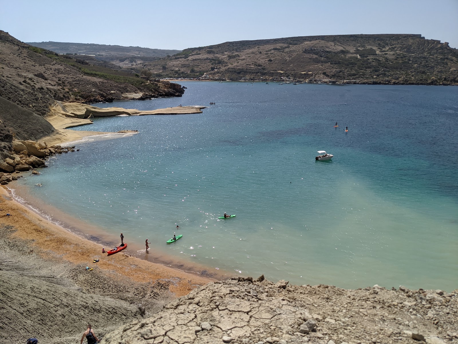 Foto av Qarraba Bay med hög nivå av renlighet