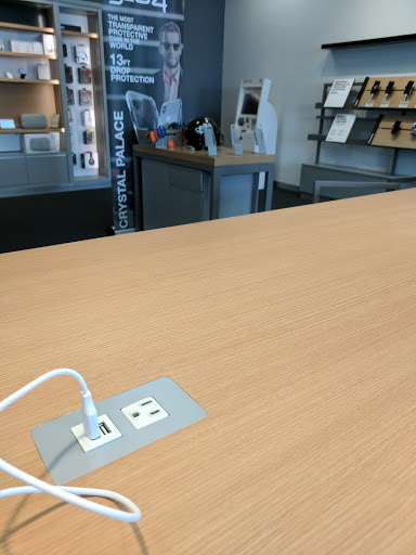 Cell Phone Store «Verizon», reviews and photos, 14139 Town Center Blvd #700, Noblesville, IN 46060, USA