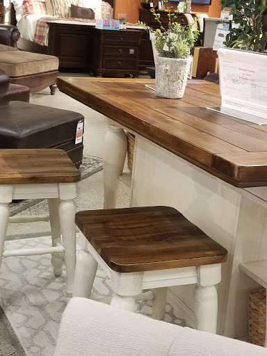 Furniture Store «Ashley HomeStore», reviews and photos, 3839 Emery St #300, Emeryville, CA 94608, USA