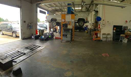 Auto Repair Shop «J and M Auto Center», reviews and photos, 2807 Simpson Cir, Norcross, GA 30071, USA