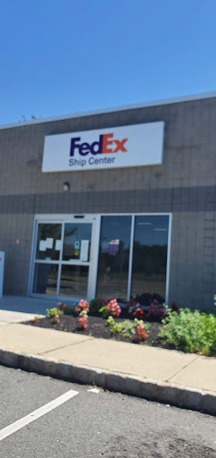 Shipping and Mailing Service «FedEx Ship Center», reviews and photos, 21 Thomas J Rhodes Industrial Dr, Hamilton Township, NJ 08619, USA