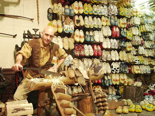 De Klompenboer/wooden Shoe Factory