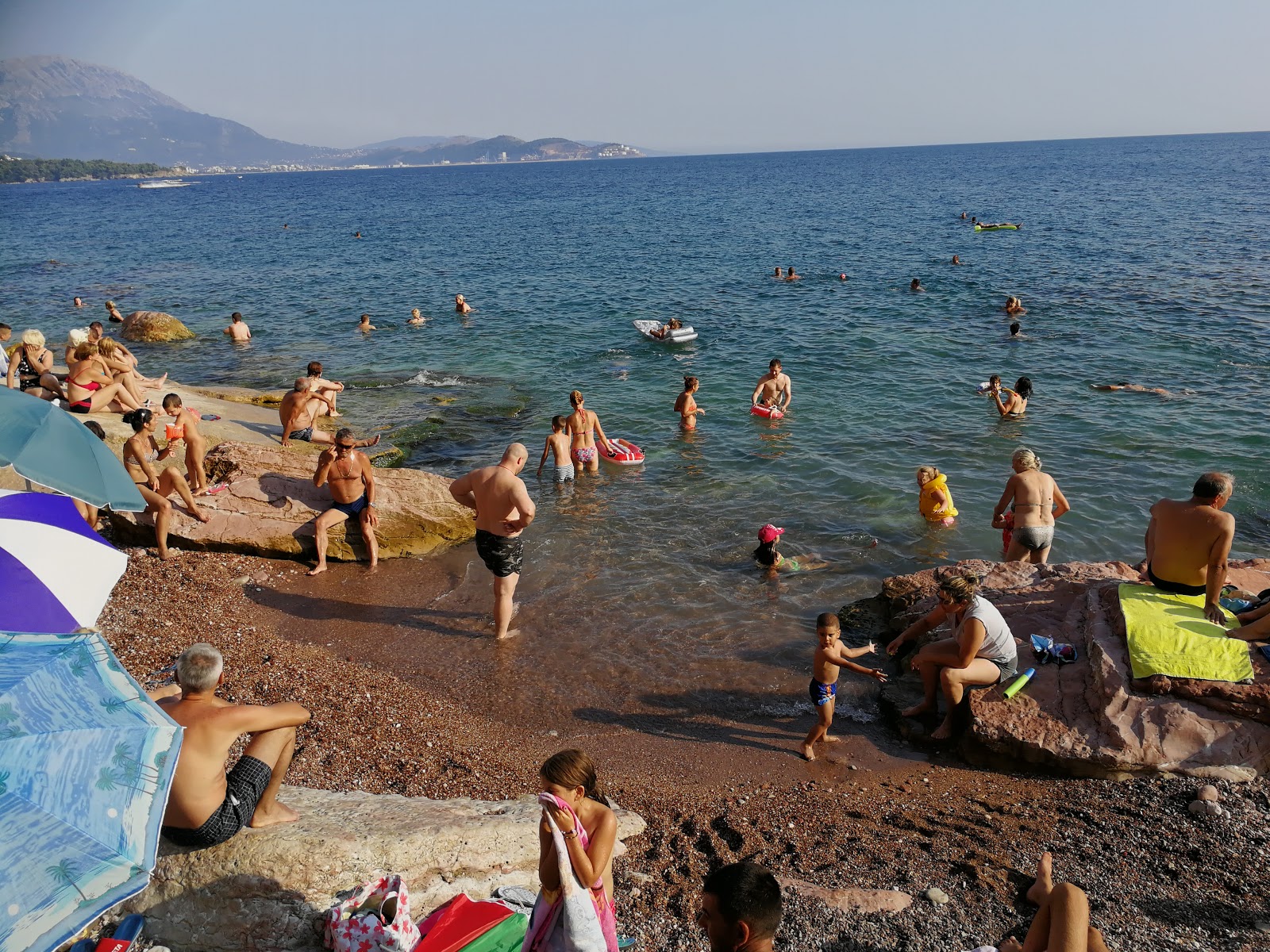 Foto di Devachen beach con baie piccole