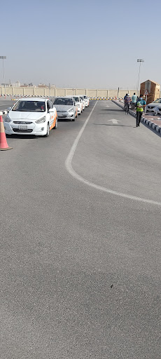 مدرسة دلة لتعليم قيادة المركبات 