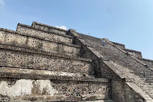 Sitio Arqueológico de Teotihuacán image