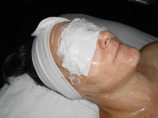 Beauty Salon «Shades Hair and Spa», reviews and photos, 201 E Broadway, Red Lion, PA 17356, USA