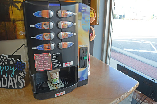 Hair Salon «Sizzor Shak Salon and Color Spa», reviews and photos, 208 E Main St, Collinsville, IL 62234, USA