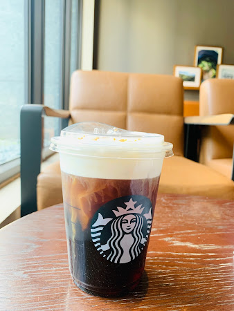 STARBUCKS 星巴克 (北投大業門市)