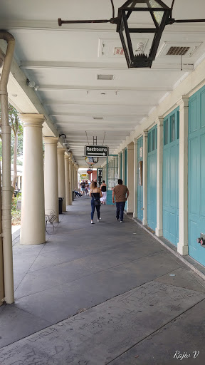 Italian Grocery Store «Central Grocery and Deli», reviews and photos, 923 Decatur St, New Orleans, LA 70116, USA