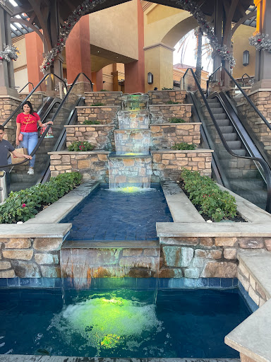 Shopping Mall «Desert Hills Premium Outlets», reviews and photos, 48400 Seminole Dr, Cabazon, CA 92230, USA