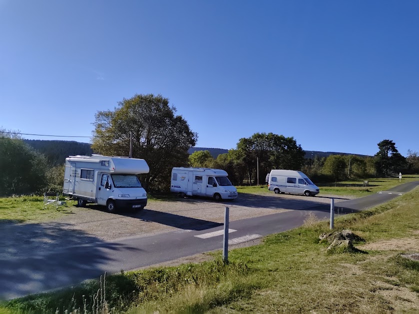 Aire pour camping-car 🚐 à Védrines-Saint-Loup (Cantal 15)