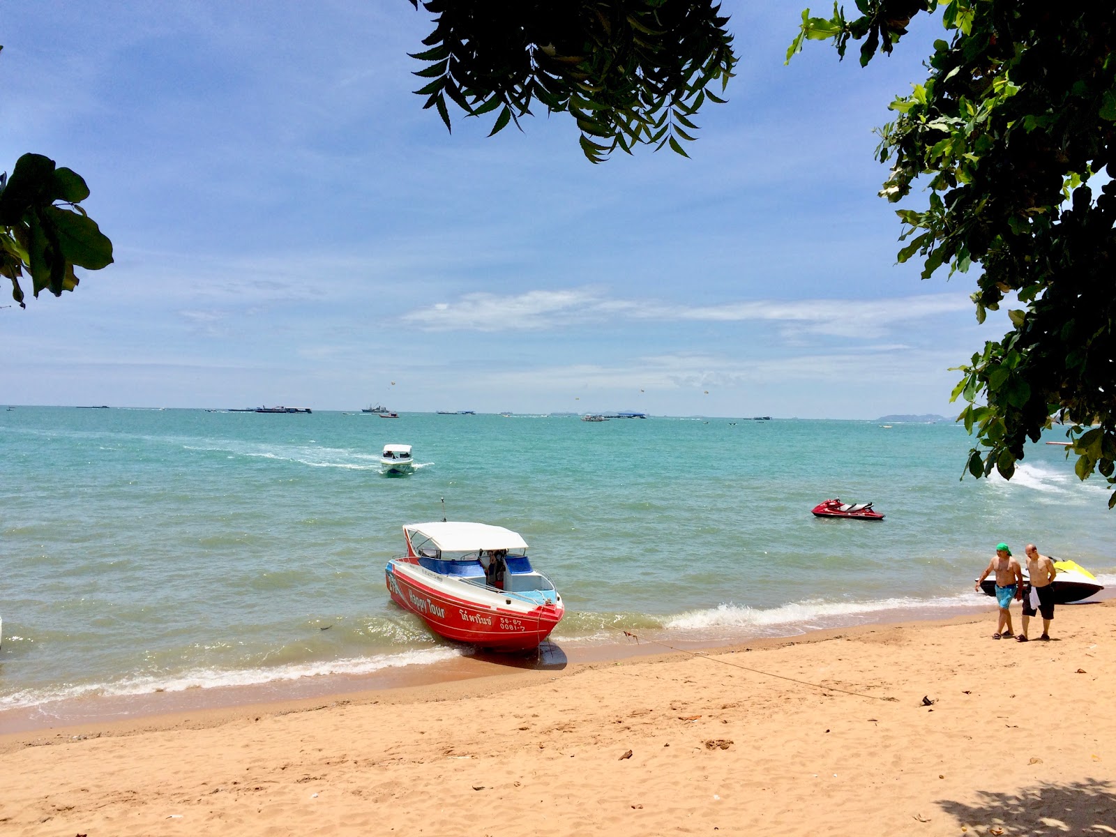 Valokuva North Pattaya Beachista. - suosittu paikka rentoutumisen tuntijoille