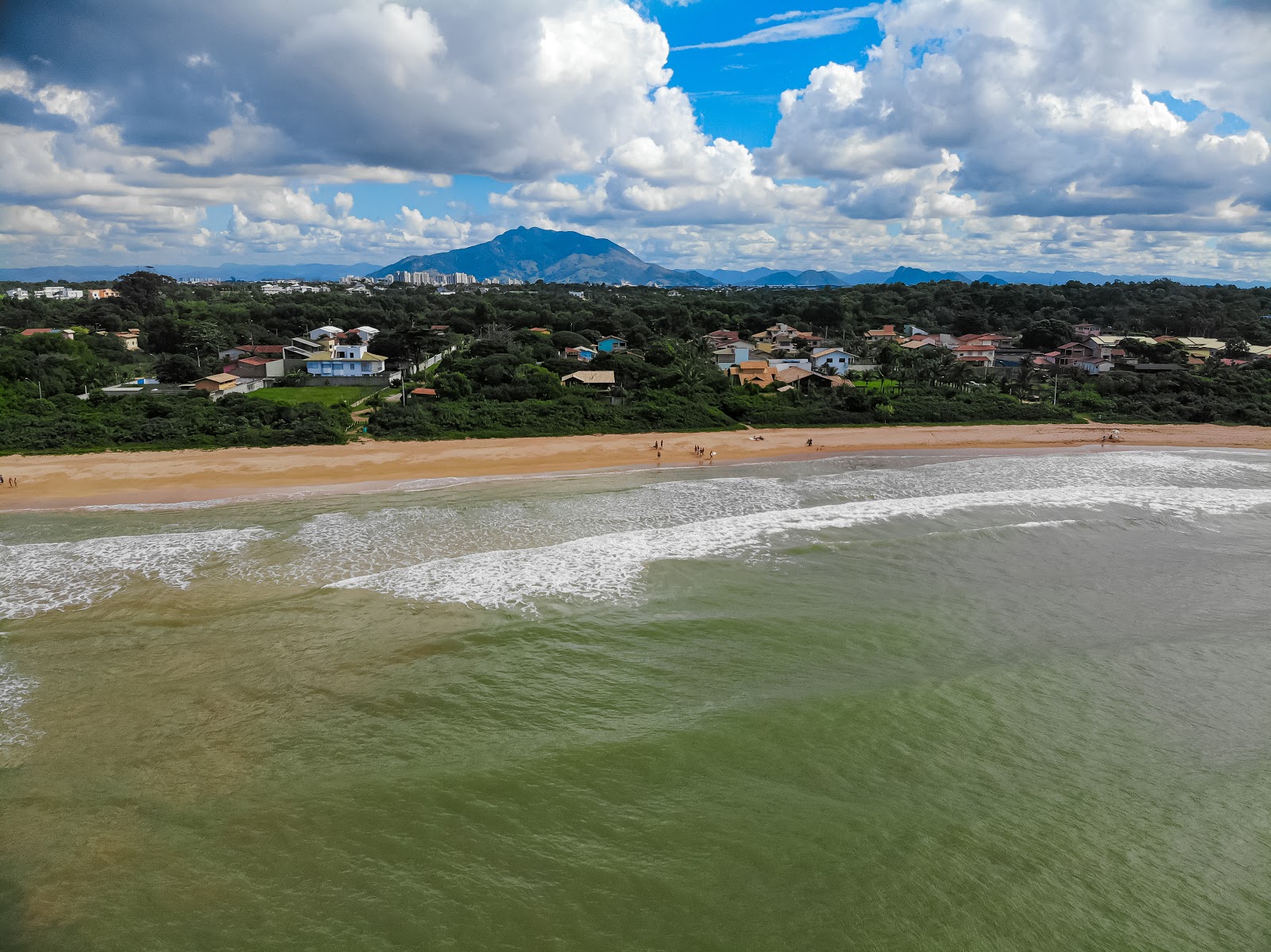 Ponta dos Fachos Plajı'in fotoğrafı geniş plaj ile birlikte