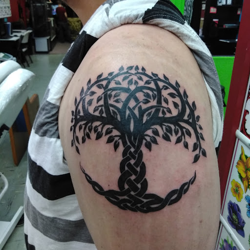 Tattoo Shop «Silver Screen Tattoo & Body Piercing», reviews and photos, 1559 Myers St, Oroville, CA 95965, USA