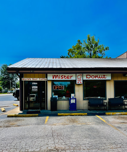 Mister Donut, 2720 Grovelin St # A, Godfrey, IL 62035, USA, 