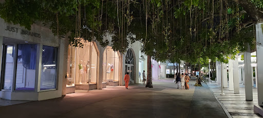 Clothing Store «J.Crew», reviews and photos, 726-728 Lincoln Rd, Miami Beach, FL 33139, USA