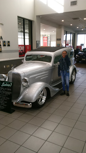 Toyota Dealer «Toyota of Glendora», reviews and photos, 1949 Auto Centre Dr, Glendora, CA 91740, USA