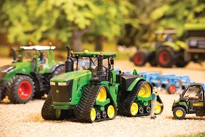 field & fun farm machinery-model exhibition image