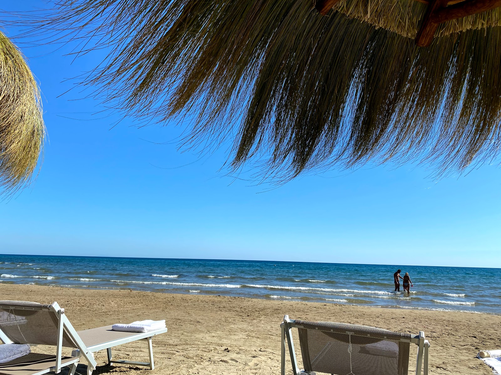 Fiumetta beach的照片 带有蓝色的水表面
