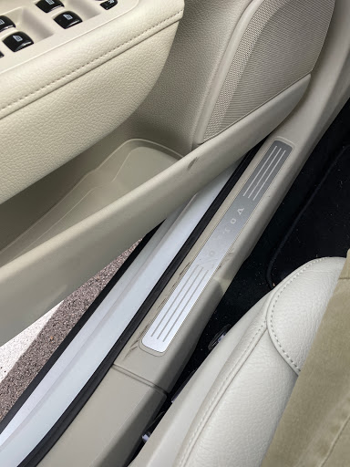 Car Dealer «McGrath Volvo Cars Barrington», reviews and photos, 300 N Hough St, Barrington, IL 60010, USA