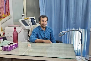 Dr Sravan Chitla MD DERMATOLOGIST ASSOCIATE PROFESSOR SKIN Allergy & infectious disease specialist @city hospital image
