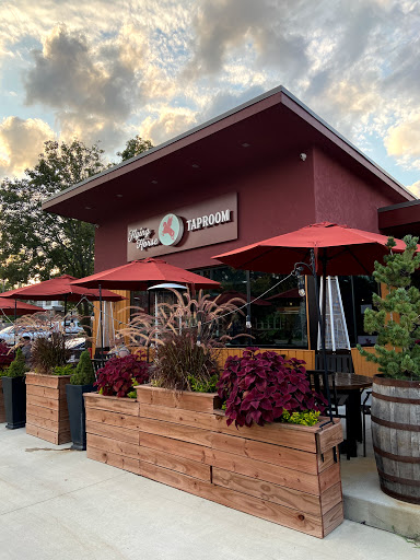 Brookside Wine & Spirits, 600 E 63rd St, Kansas City, MO 64110, USA, 