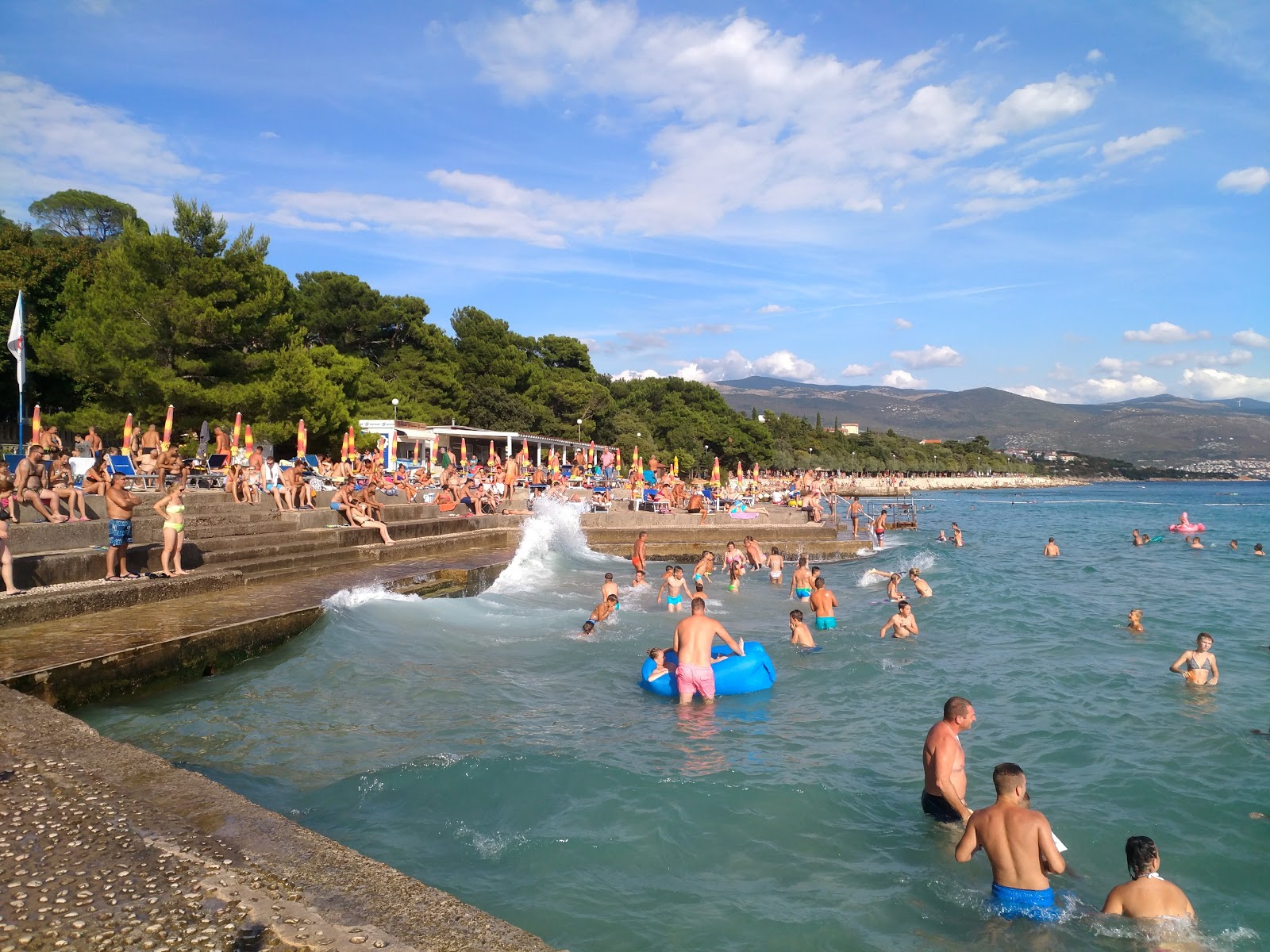Swimming pool Novi Vinodolski'in fotoğrafı ve yerleşim