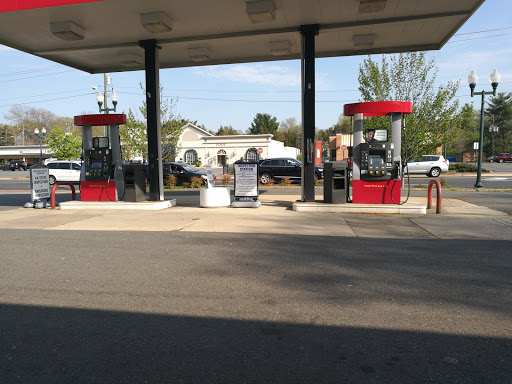 Auto Repair Shop «Vienna Gas & Auto Care», reviews and photos, 410 Maple Ave E, Vienna, VA 22180, USA